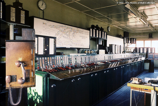 Gloucester_Road_Junction_interior_021980