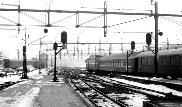 Malmö C station signals and train from February 1980.