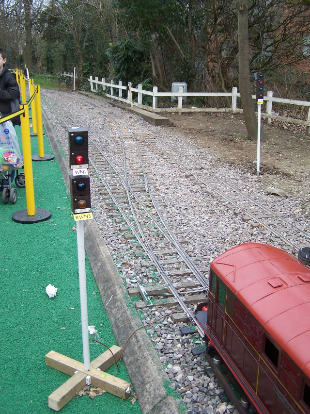 Acton Miniature Railway with their tempoary LT style signals protecting the next section. WN1 is the Red / Green stop signal. RWN3 is the Yelo/ Green Distnat signal for the next section signal WN3.